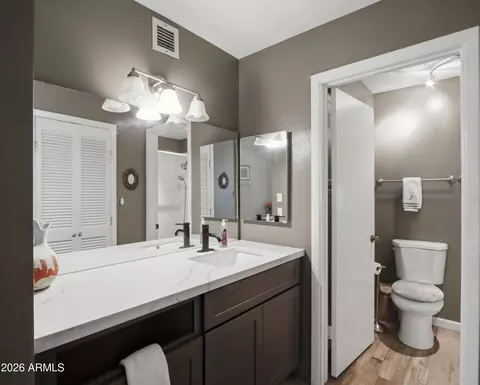 Bath - 903 W Glendale Ave #8, Phoenix, AZ 85021 photo 1 of 5