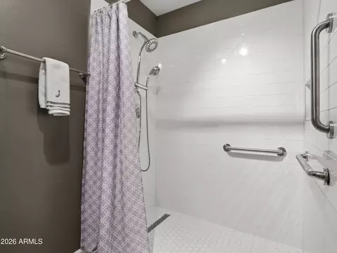 Bath - 903 W Glendale Ave #8, Phoenix, AZ 85021 photo 2 of 5