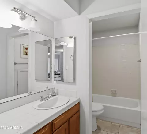 Bath - 903 W Glendale Ave #8, Phoenix, AZ 85021 photo 3 of 5