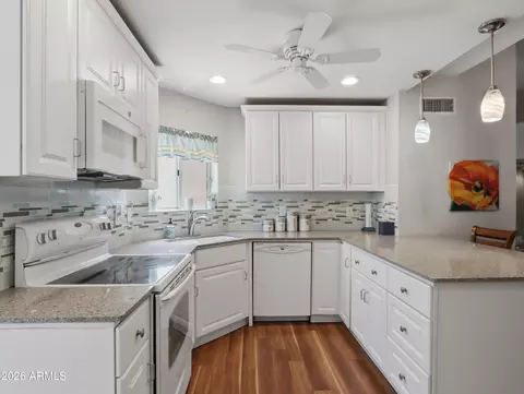 Kitchen - 903 W Glendale Ave #8, Phoenix, AZ 85021 photo 2 of 2