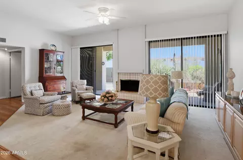 Living - 903 W Glendale Ave #8, Phoenix, AZ 85021 photo 2 of 4