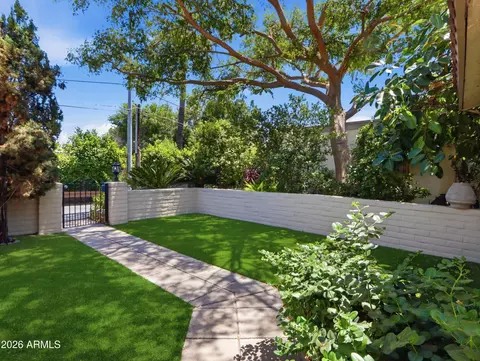 Exterior - 903 W Glendale Ave #8, Phoenix, AZ 85021 photo 1 of 5