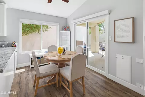 Dining - 4127 E Becker Ln, Phoenix, AZ 85028 photo 4 of 5
