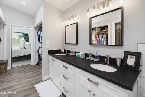 Bath - 4127 E Becker Ln, Phoenix, AZ 85028 photo 3 of 4