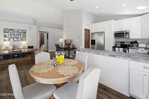 Dining - 4127 E Becker Ln, Phoenix, AZ 85028 photo 5 of 5