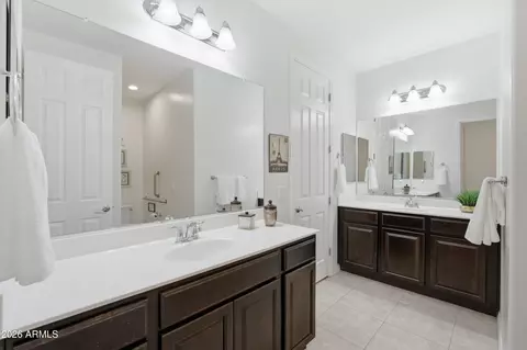 Bath - 3627 E Blue Spruce Ln, Gilbert, AZ 85298 photo 3 of 4
