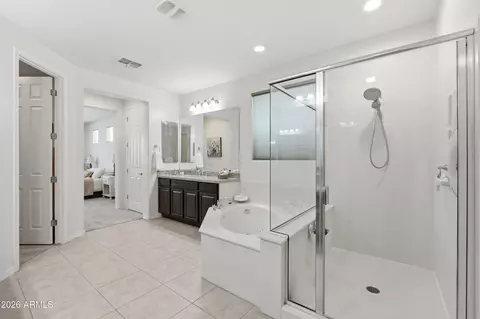 Bath - 3627 E Blue Spruce Ln, Gilbert, AZ 85298 photo 2 of 4