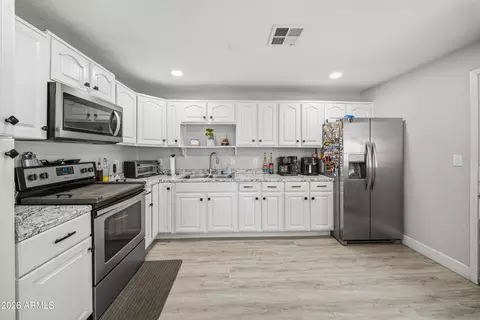 Kitchen - 2006 W Monroe St, Phoenix, AZ 85009 photo 1 of 3