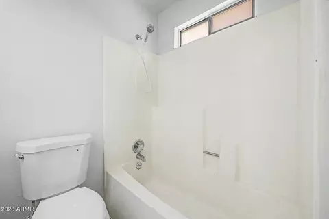 Bath - 20221 E Mayfield Rd, Florence, AZ 85132 photo 2 of 5