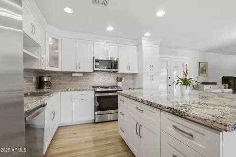 Kitchen - 1236 E Del Rio Dr, Tempe, AZ 85282 photo 2 of 3