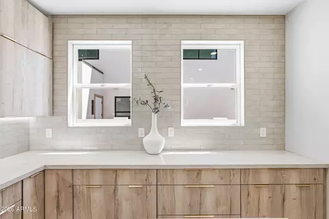 Kitchen - 4008 N 34th St, Phoenix, AZ 85018 photo 8 of 16