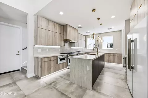 Kitchen - 4008 N 34th St, Phoenix, AZ 85018 photo 4 of 16
