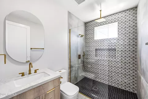 Bath - 4008 N 34th St, Phoenix, AZ 85018 photo 8 of 11