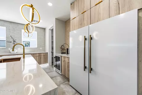 Kitchen - 4008 N 34th St, Phoenix, AZ 85018 photo 3 of 16