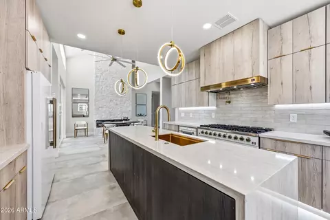Kitchen - 4008 N 34th St, Phoenix, AZ 85018 photo 14 of 16