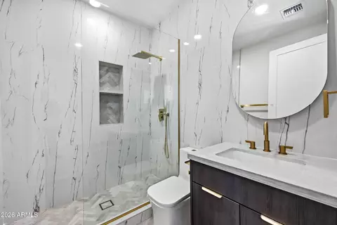 Bath - 4008 N 34th St, Phoenix, AZ 85018 photo 11 of 11