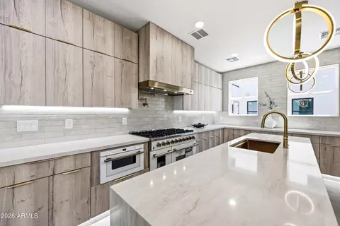 Kitchen - 4008 N 34th St, Phoenix, AZ 85018 photo 1 of 16