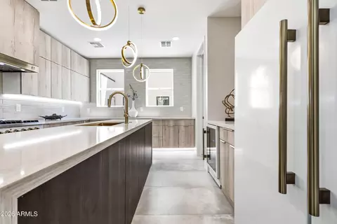 Kitchen - 4008 N 34th St, Phoenix, AZ 85018 photo 5 of 16