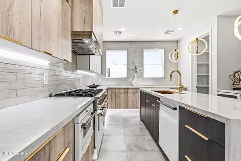 Kitchen - 4008 N 34th St, Phoenix, AZ 85018 photo 13 of 16