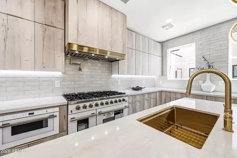 Kitchen - 4008 N 34th St, Phoenix, AZ 85018 photo 11 of 16