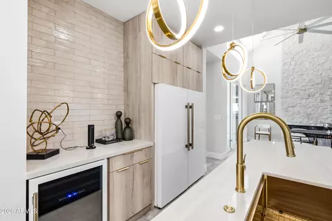 Kitchen - 4008 N 34th St, Phoenix, AZ 85018 photo 6 of 16