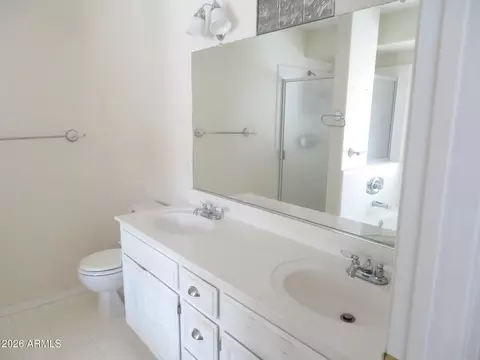 Bath - 7700 S Silverstone Ave, Hereford, AZ 85615 photo 1 of 3