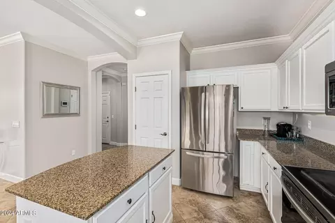 Kitchen - 4337 E Vaughn Ave, Gilbert, AZ 85234 photo 4 of 4