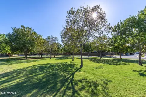 Exterior - 4337 E Vaughn Ave, Gilbert, AZ 85234 photo 10 of 10