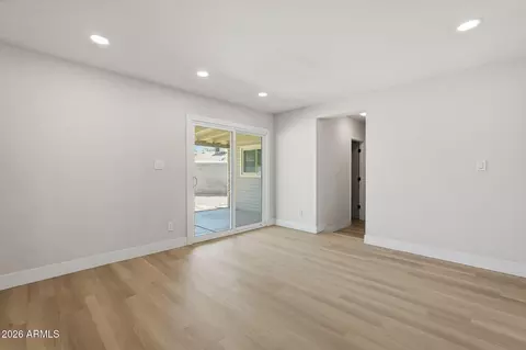 3714 W Echo Ln, Phoenix, AZ 85051 photo 10