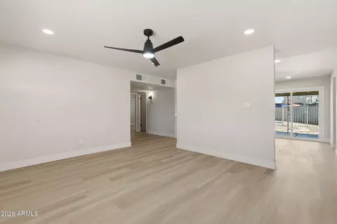 3714 W Echo Ln, Phoenix, AZ 85051 photo 9