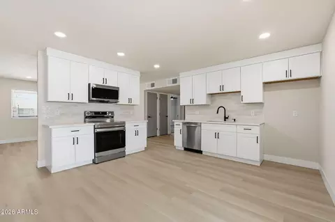 3714 W Echo Ln, Phoenix, AZ 85051 photo 12