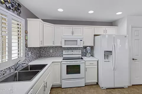 Kitchen - 2101 S Meridian Rd #199, Apache Junction, AZ 85120 photo 4 of 6