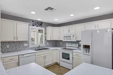 Kitchen - 2101 S Meridian Rd #199, Apache Junction, AZ 85120 photo 3 of 6