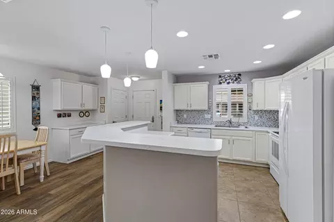 Kitchen - 2101 S Meridian Rd #199, Apache Junction, AZ 85120 photo 2 of 6