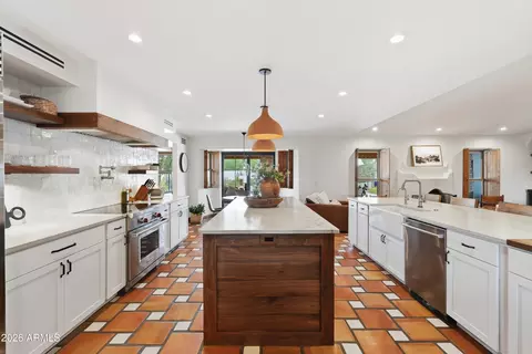 Kitchen - 1550 E Greentree Dr, Tempe, AZ 85284 photo 7 of 12