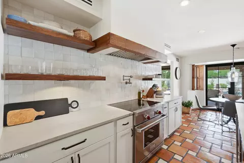 Kitchen - 1550 E Greentree Dr, Tempe, AZ 85284 photo 6 of 12