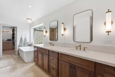 Bath - 1550 E Greentree Dr, Tempe, AZ 85284 photo 1 of 7