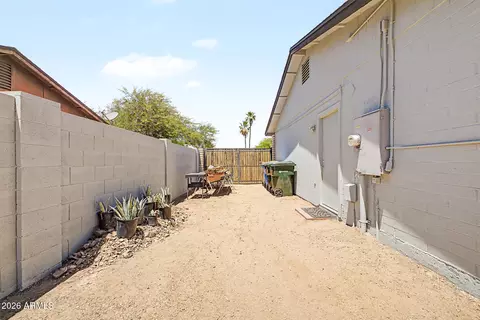 Exterior - 823 E Monte Cristo Ave, Phoenix, AZ 85022 photo 7 of 9