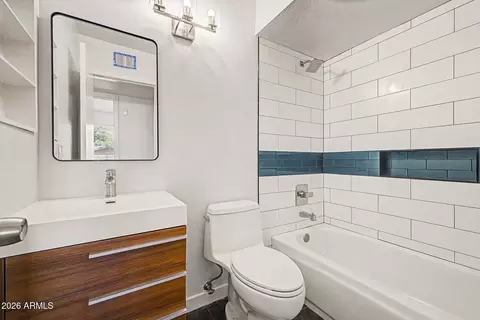 Bath - 823 E Monte Cristo Ave, Phoenix, AZ 85022 photo 2 of 2