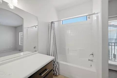 Bath - 3150 E Beardsley Rd #1009, Phoenix, AZ 85050 photo 2 of 4