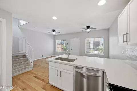 Kitchen - 3150 E Beardsley Rd #1009, Phoenix, AZ 85050 photo 3 of 4