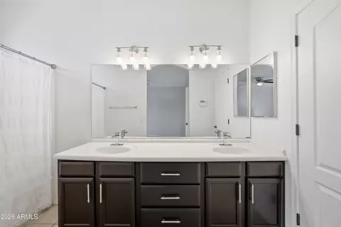 Bath - 3150 E Beardsley Rd #1009, Phoenix, AZ 85050 photo 3 of 4