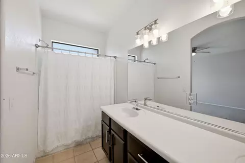 Bath - 3150 E Beardsley Rd #1009, Phoenix, AZ 85050 photo 4 of 4