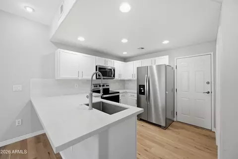 Kitchen - 3150 E Beardsley Rd #1009, Phoenix, AZ 85050 photo 4 of 4