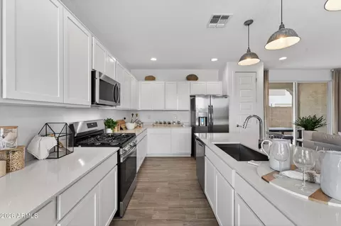 Kitchen - 10207 E Ulysses Ave, Mesa, AZ 85212 photo 6 of 7