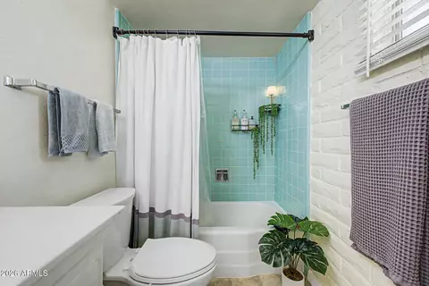 Bath - 1901 E Missouri Ave #217, Phoenix, AZ 85016 photo 2 of 3