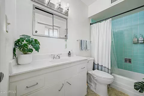 Bath - 1901 E Missouri Ave #217, Phoenix, AZ 85016 photo 1 of 3