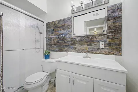 Bath - 1901 E Missouri Ave #217, Phoenix, AZ 85016 photo 3 of 3