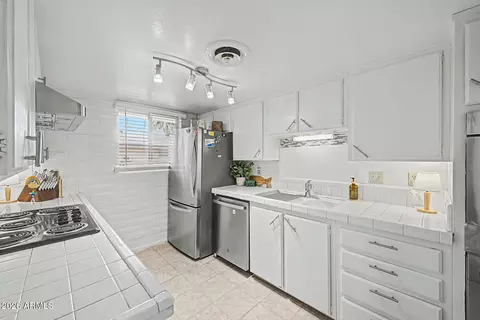 Kitchen - 1901 E Missouri Ave #217, Phoenix, AZ 85016 photo 1 of 3
