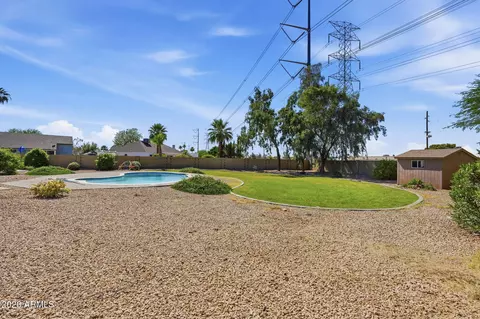 Exterior - 1502 E Divot Dr, Tempe, AZ 85283 photo 4 of 10